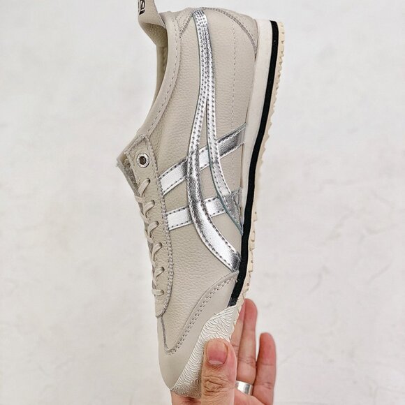 Onitsuka Tiger MEXICO 66 Tan/Silver Sneakers - Picture 4 of 9